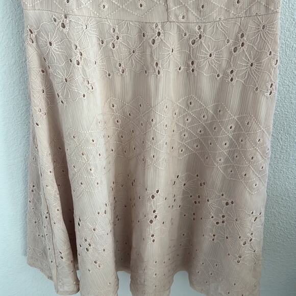 ASTR The Label Mackenzie Off Shoulder Eyelet Mini Dress Solid Short Sleeve Med - Picture 4 of 10